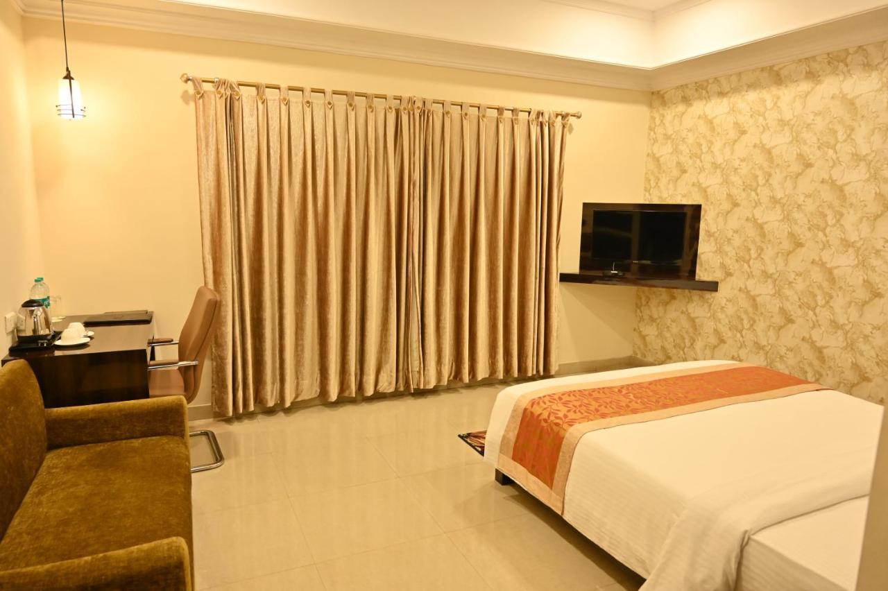 Отель The Orchard Jharsuguda Экстерьер фото